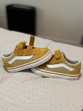 Vans Kids Gold Glitter Velcro Sneakers with White Stripe